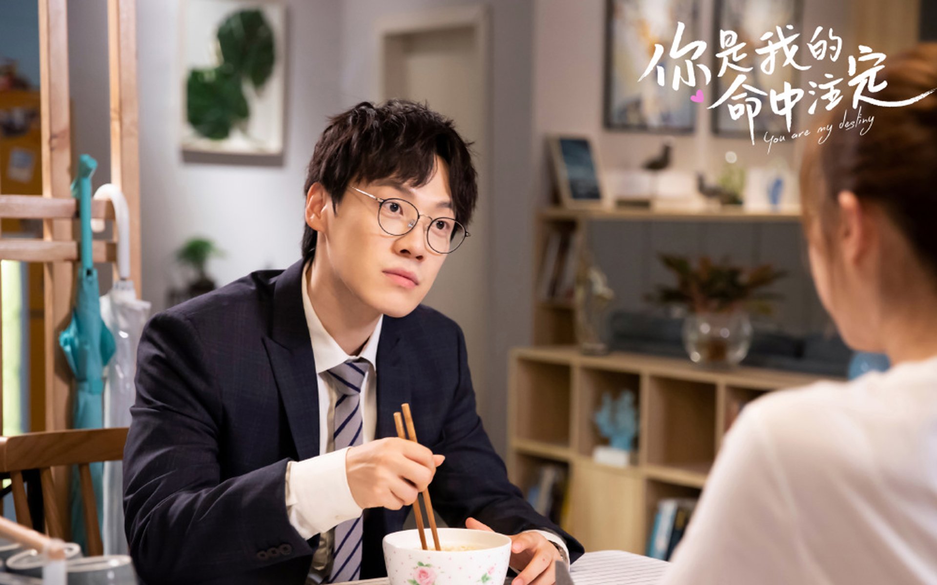 乐鱼电竞在线平台-安东·李恩：凭借不懈的跑动和精准的传球，他为全黑队创造进攻机会