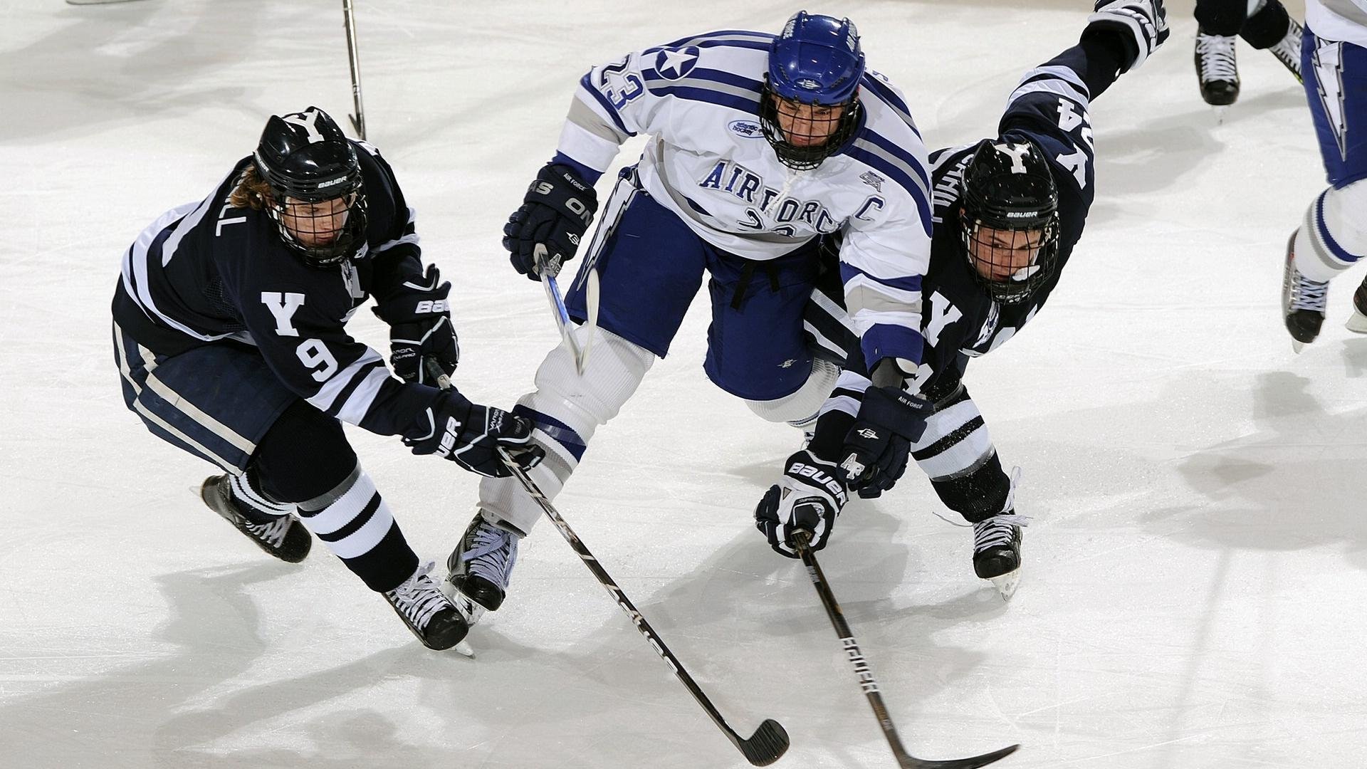 世界杯：部分场次首次由两名主裁轮换执法 新试点被认为有利于减轻体能压力